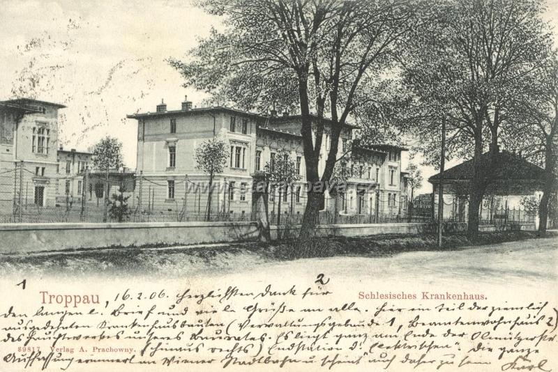 nemocnicehlbud.jpg - Hlavní budova nemocnice na pohlednici prošlé poštou v roce 1906.