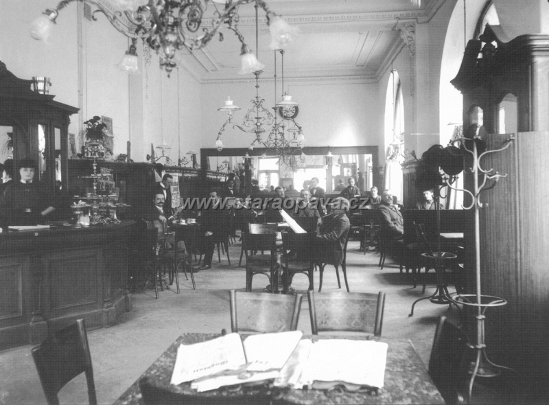 olomockakavarna.jpg - Interier Národní kavárny na počátku 20.století
