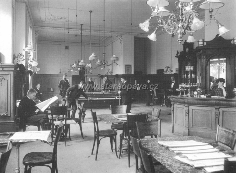 olomockakavrna2.jpg - Interier Národní kavárny na počátku 20.století