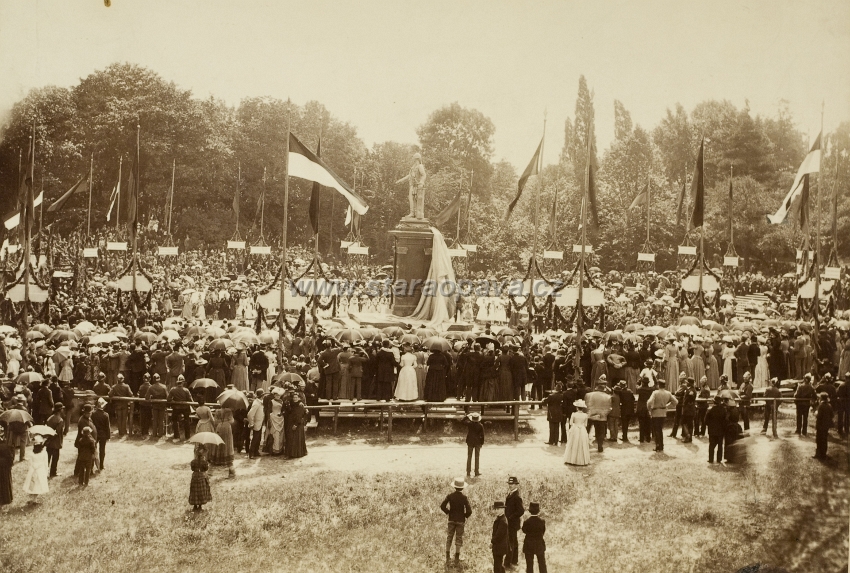 aaa.jpg - Odhalení pomníku císaře Josefa v parku pod Ptačím vrchem 6.července 1890.