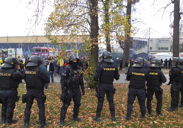 Příjezd fanoušku FCB na utkání v Opavě