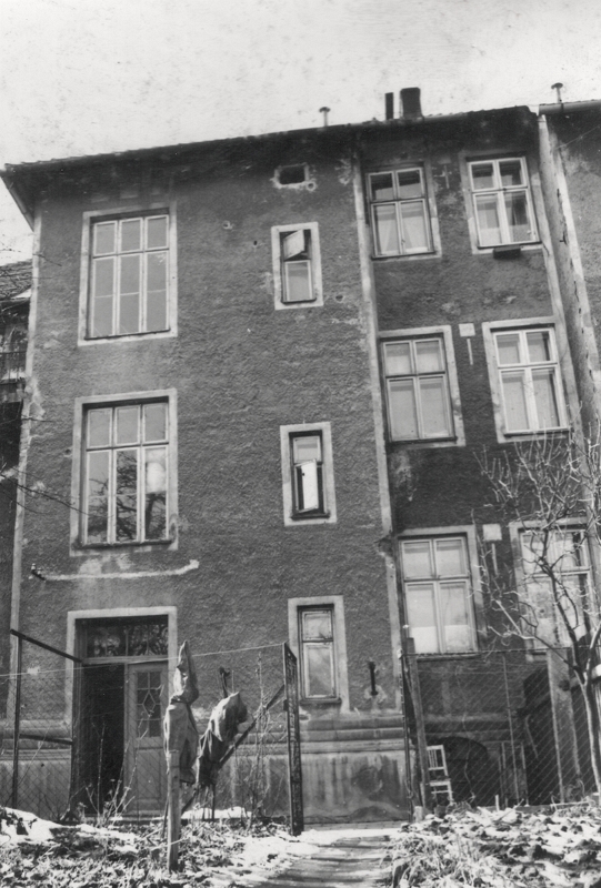 skenování0062.jpg - Dům č.p. 18 ze dvora na fotografii nejspíš ze 60.let 20. století