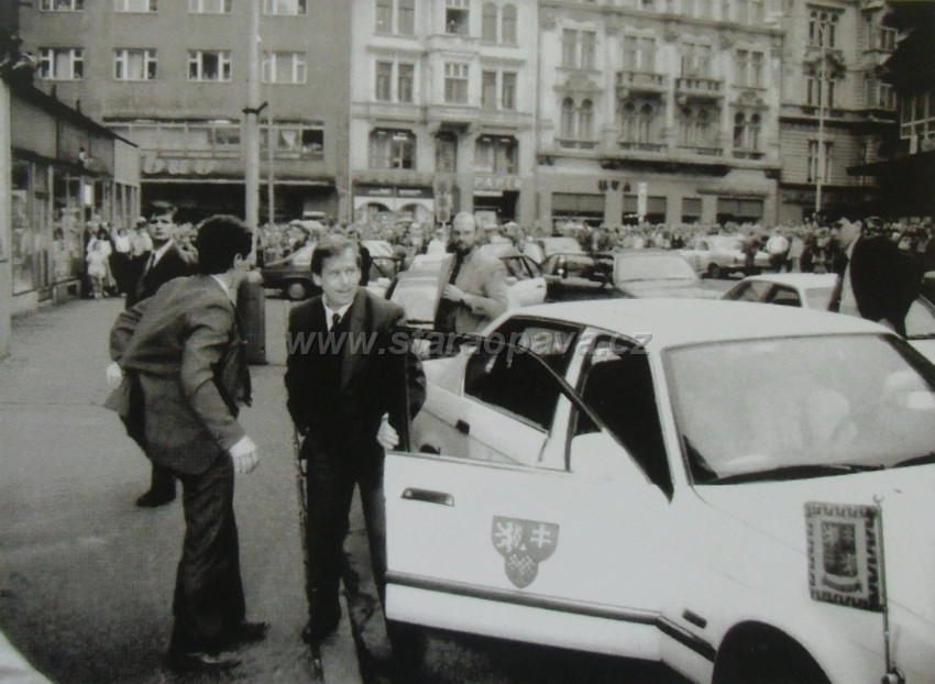 IMG_1177.JPG - Václav Havel na Horním náměstí v roce 1991. Foto: T.Hlubek