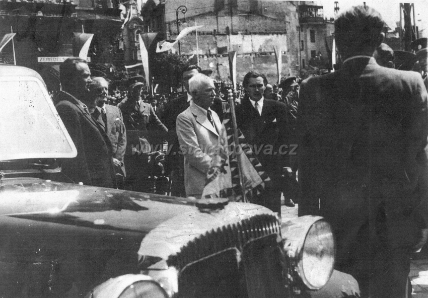 benes.jpg - Prezident  Edvard Beneš na Horním náměstí v roce 1946.