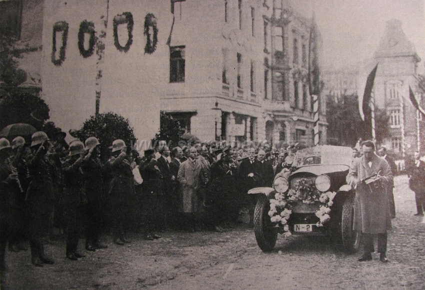 masaryk1924.jpg - Příjezd prezidenta Masaryka v roce 1924. Masarykova ulice.
