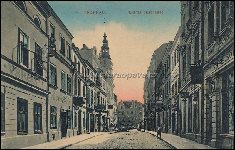 dddd.jpg - Pohled směrem k Hornímu nám. Pohlednice z počátku 20.století.